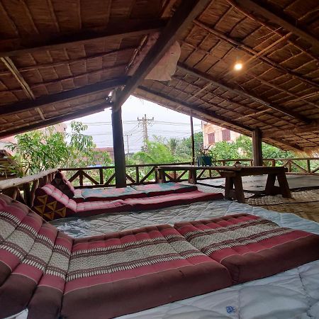 Bike&Bed Hostel Тхахек Екстериор снимка