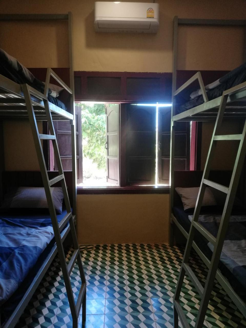 Bike&Bed Hostel Тхахек Екстериор снимка